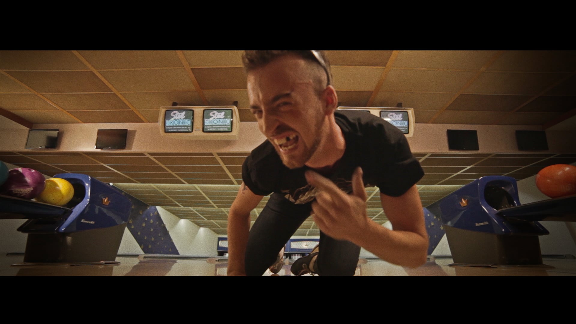 Music Video Frades and Sika "Autour D'un verre"