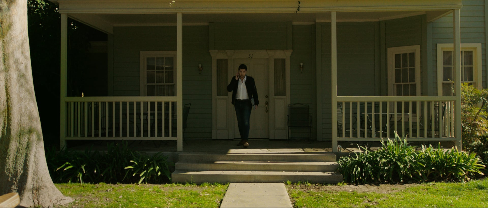 Music Video Romeo Elvis & The Motel "Dessert"