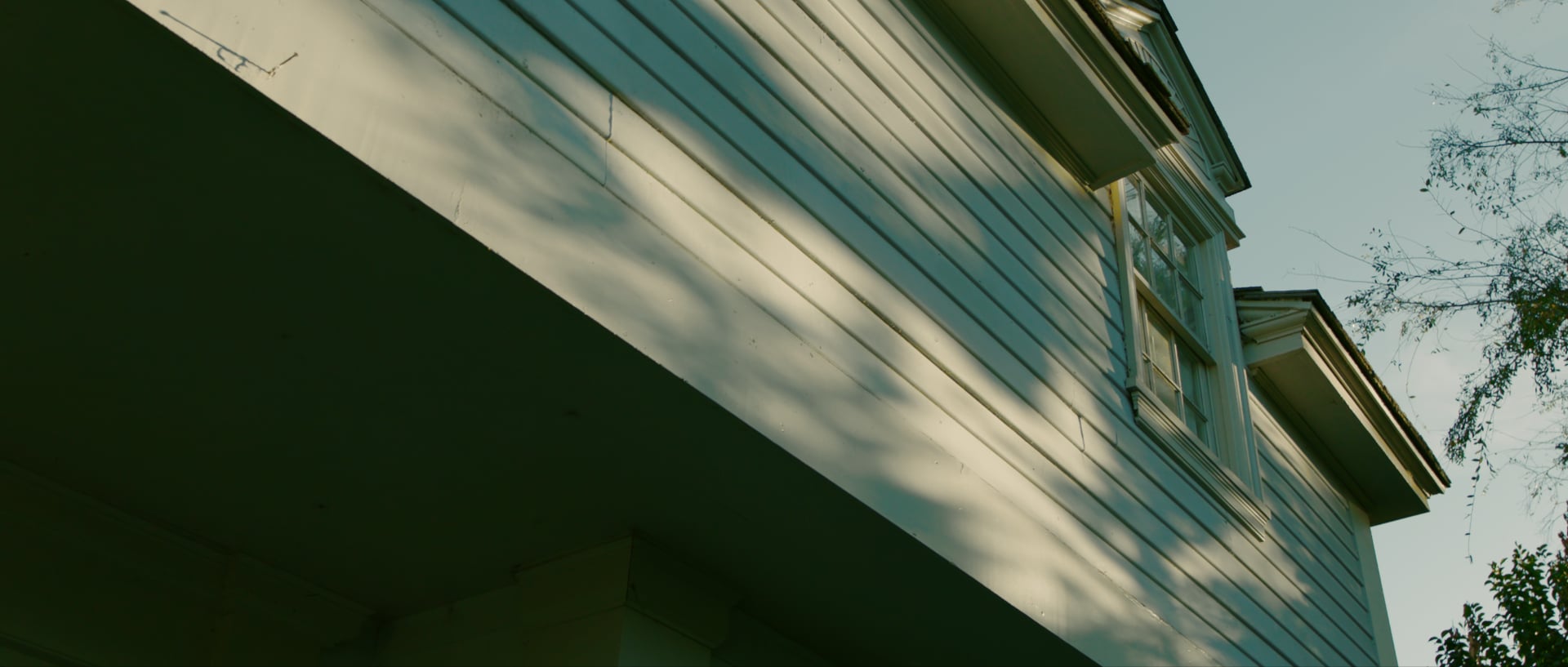 Music Video Romeo Elvis & The Motel "Dessert"